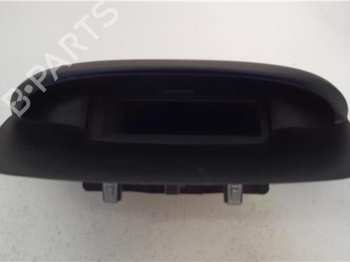 display-renault-megane-iv-saloon-2016-38379549 main image