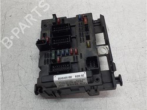 Used Fuse box Fuse box 38365362 38365362