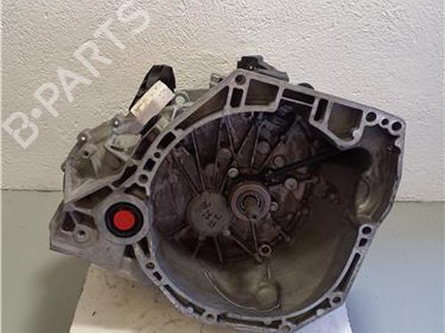 gearkasse-renault-megane-iv-saloon-2016-38367805 main image