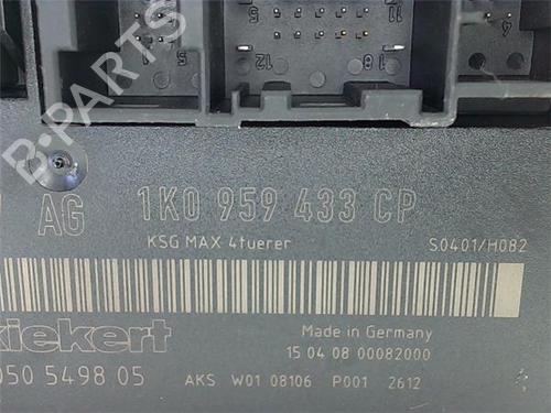 Used Fuse box Fuse box 38352887 38352887