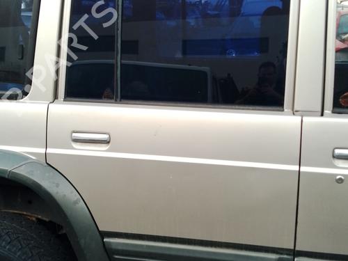 Dør højre bagtil Dør højre bagtil NISSAN PATROL GR IV (Y60, GR) 2.8 TD (Y60A) (116 hp) 39687822 39687822