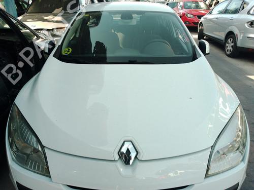 hood-renault-megane-iii-hatchback-bz01_-b3_-2008-38333524 main image