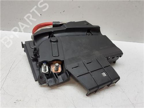 fuse-box-ford-focus-iii-saloon-2010-2011-2012-2013-2014-2015-2016-2017-2018-2019-2020-38361531 main image