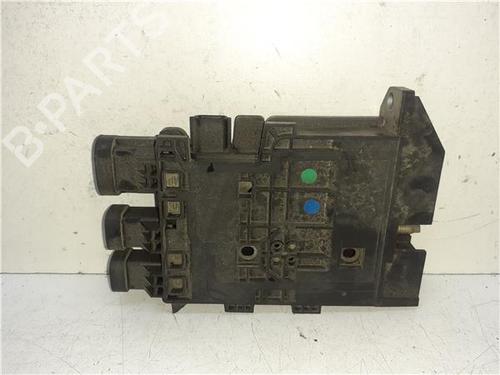 Used Fuse box Fuse box 38362064 38362064