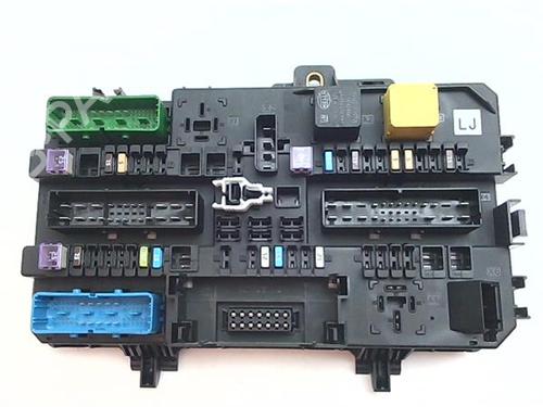 Used Fuse box Fuse box 38390274 38390274