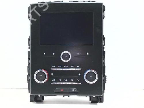 display-monitor-renault-megane-iv-saloon-2016-38378033 main image