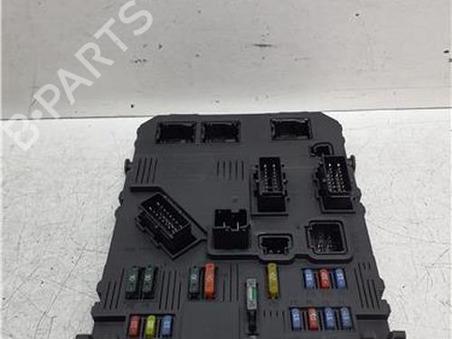 Used Fuse box Fuse box 38365346 38365346