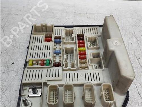 fuse-box-renault-megane-ii-saloon-lm01_-2003-38368134 main image