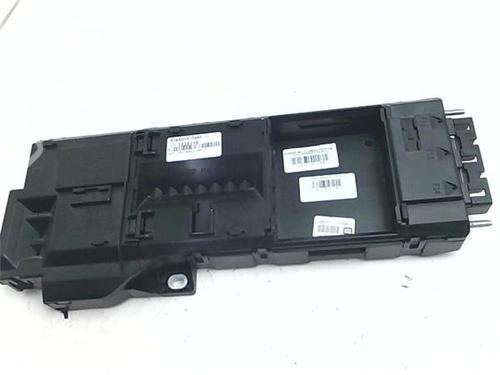 Used Fuse box Fuse box 38381443 38381443