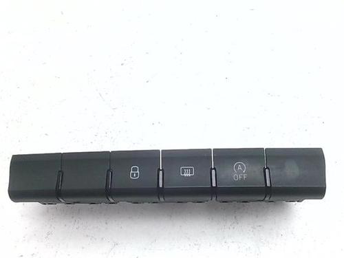 switch-skoda-rapid-spaceback-nh1-2012-2013-2014-2015-2016-2017-2018-2019-38380510 main image
