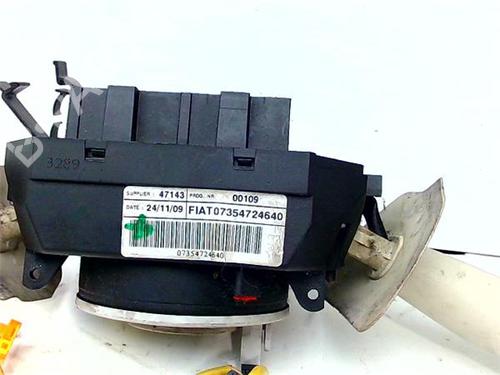 Headlight switch FIAT 500 (312_) 1.3 D Multijet (312AXB1A) | BP38362669I24 - Image 2