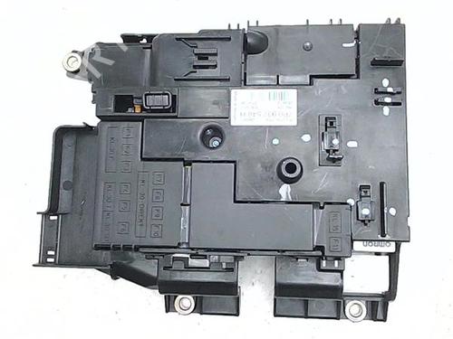 Used Fuse box Fuse box 38396998 38396998