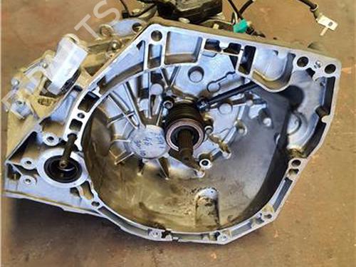 gearkasse-renault-megane-iv-saloon-2016-38385720 main image