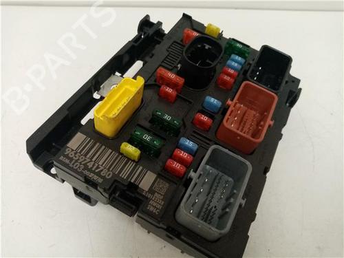 Used Fuse box Fuse box 39434634 39434634