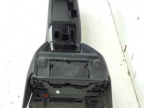 Used Middle console Middle console CITROËN C4 III (BA_, BB_, BC_) BLUEHDI 110 (BBYHSA) (110 hp) 40086099 40086099