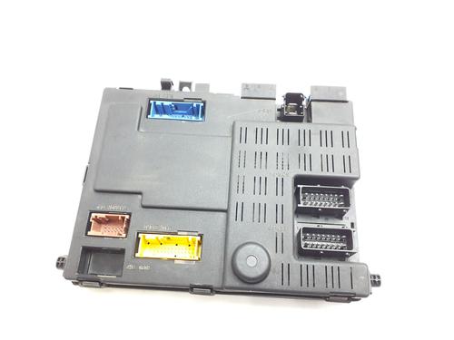Used Fuse box Fuse box 38437325 38437325