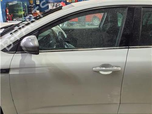 left-front-door-renault-megane-iv-hatchback-b9amn_-2015-38398631 main image