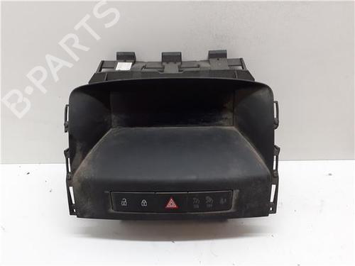 display-monitor-opel-astra-j-saloon-2012-38356349 main image