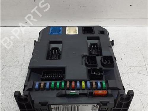 Used Fuse box Fuse box 39434704 39434704
