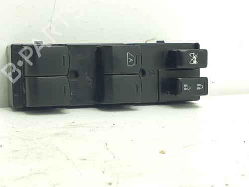 Venstre fortil elrude kontakt Venstre fortil elrude kontakt NISSAN NOTE (E12) 1.2 (80 hp) 39695461 39695461