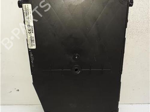 Used Fuse box Fuse box 38359556 38359556