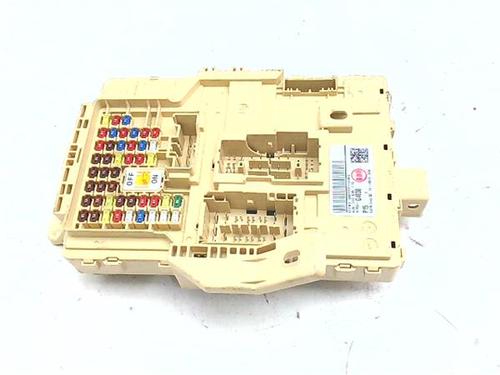 Used Fuse box Fuse box 38393512 38393512