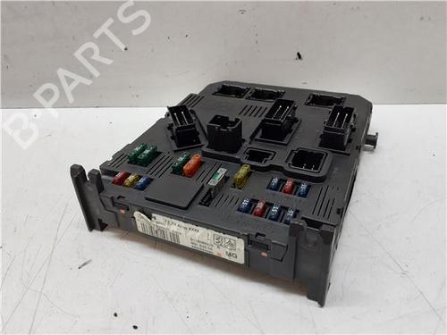 Used Fuse box Fuse box 38360928 38360928