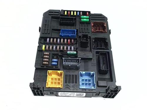 Used Fuse box Fuse box 38373211 38373211