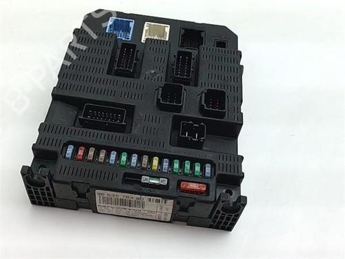 Used Fuse box Fuse box 39434779 39434779