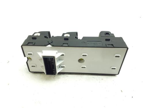 Left front window switch KIA STONIC (YB) 1.0 T-GDi | BP38401197I27 - Image 2