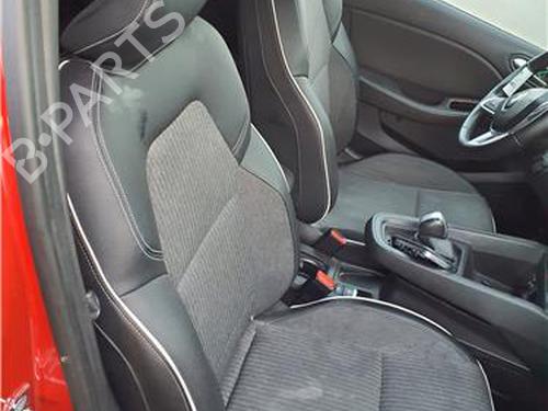 right-front-seat-renault-clio-v-b7_-2019-38396798 main image