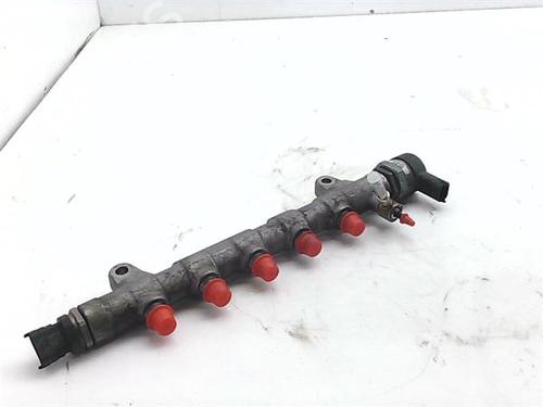 injection-rail-kia-carens-iv-2013-38384585 main image