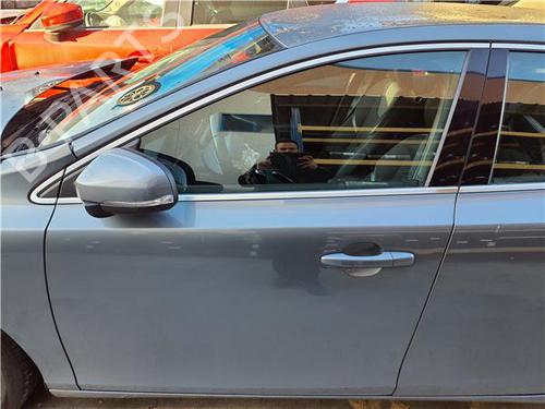 left-front-door-volvo-v40-hatchback-525-2012-2013-2014-2015-2016-2017-2018-2019-38394903 main image