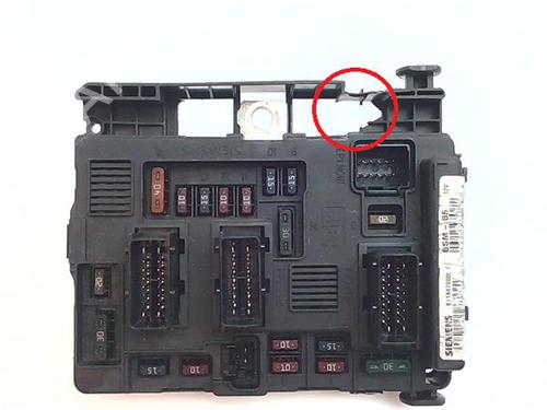 Used Fuse box Fuse box CITROËN C5 I (DC_) 2.0 16V (DCRFNC, DCRFNF) (136 hp) 39956164 39956164