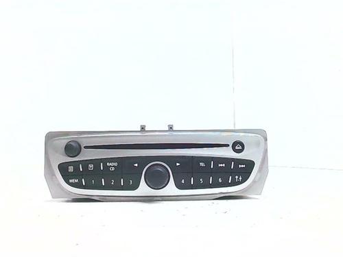 radio-renault-megane-ii-saloon-lm01_-2003-38394273 main image