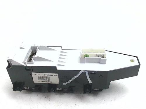 Left front window switch HYUNDAI SANTA FÉ II (CM) 2.0 CRDi 4x4 | BP38393297I27 - Image 2