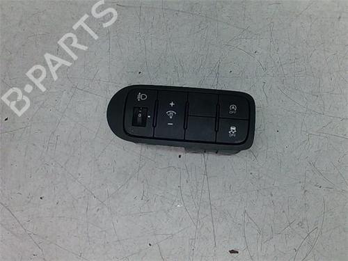 switch-kia-carens-iv-2013-38376708 main image