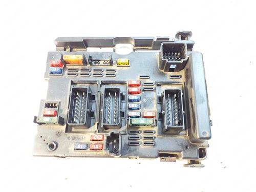 Used Fuse box Fuse box 38370995 38370995