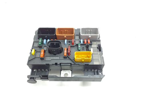 Used Fuse box Fuse box 39102973 39102973