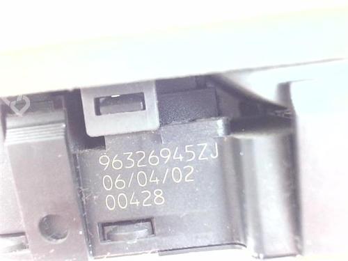 Left front window switch CITROËN C5 I (DC_) 2.0 HDi (DCRHYB) | BP39961959I27 - Image 2