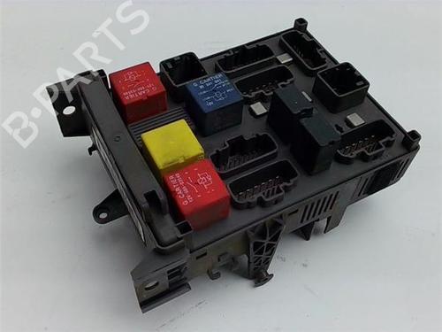 Used Fuse box Fuse box 38373029 38373029