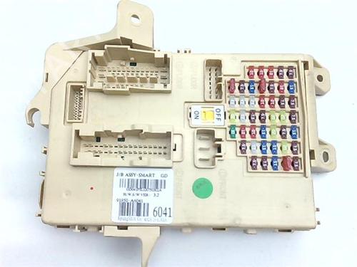 Used Fuse box Fuse box 38352582 38352582