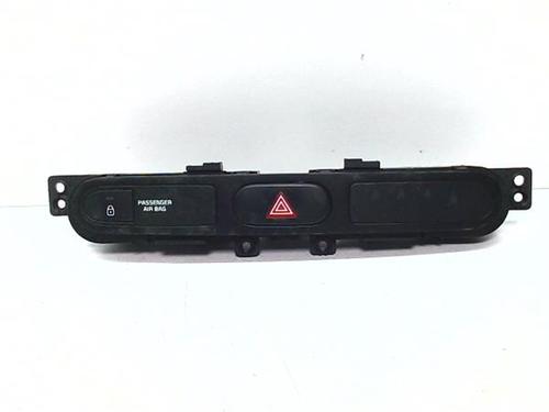 switch-kia-carens-iv-2013-38389720 main image
