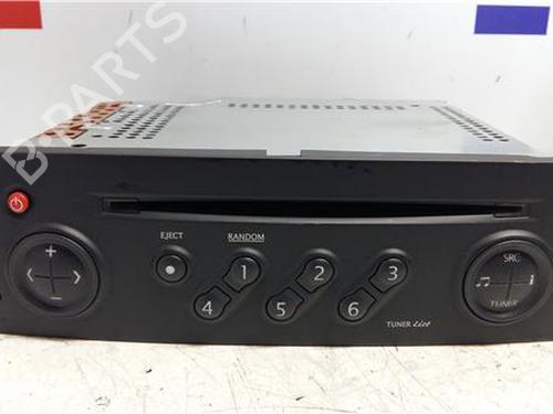 radio-renault-megane-ii-saloon-lm01_-2003-38349492 main image