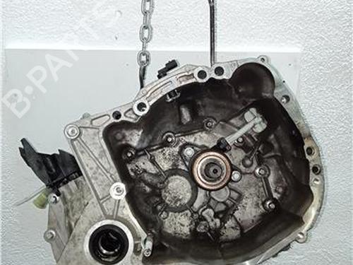 gearbox-renault-clio-iii-hatchback-van-sb_-sr_-2005-38385377 main image