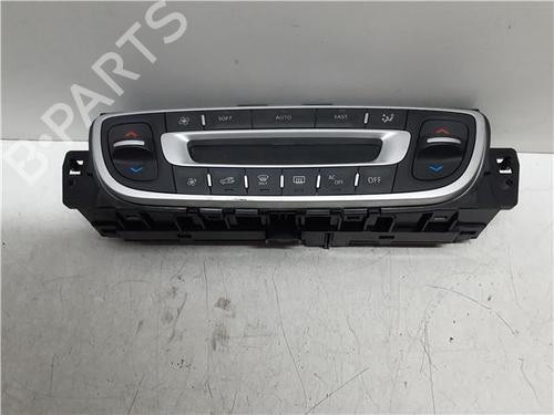 climate-control-renault-megane-iv-saloon-2016-38364162 main image