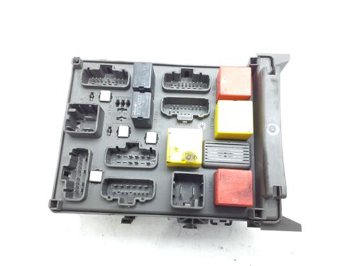 fuse-box-renault-laguna-ii-bg01_-2001-2002-2003-2004-2005-2006-2007-39987625 main image