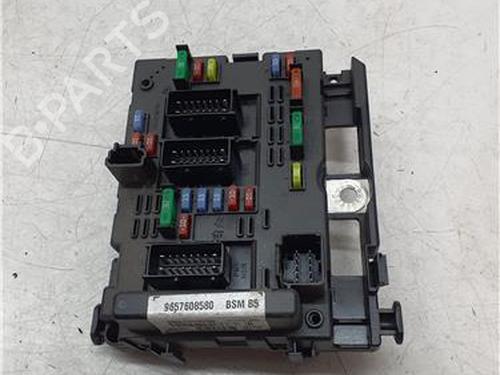 Used Fuse box Fuse box 38364805 38364805