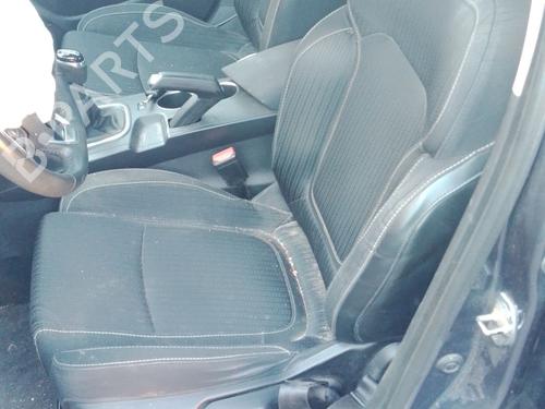 seats-set-renault-megane-iv-hatchback-b9amn_-2015-39164137 main image