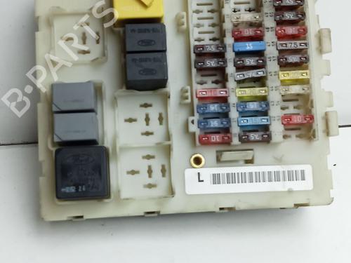 Used Fuse box Fuse box 39588176 39588176
